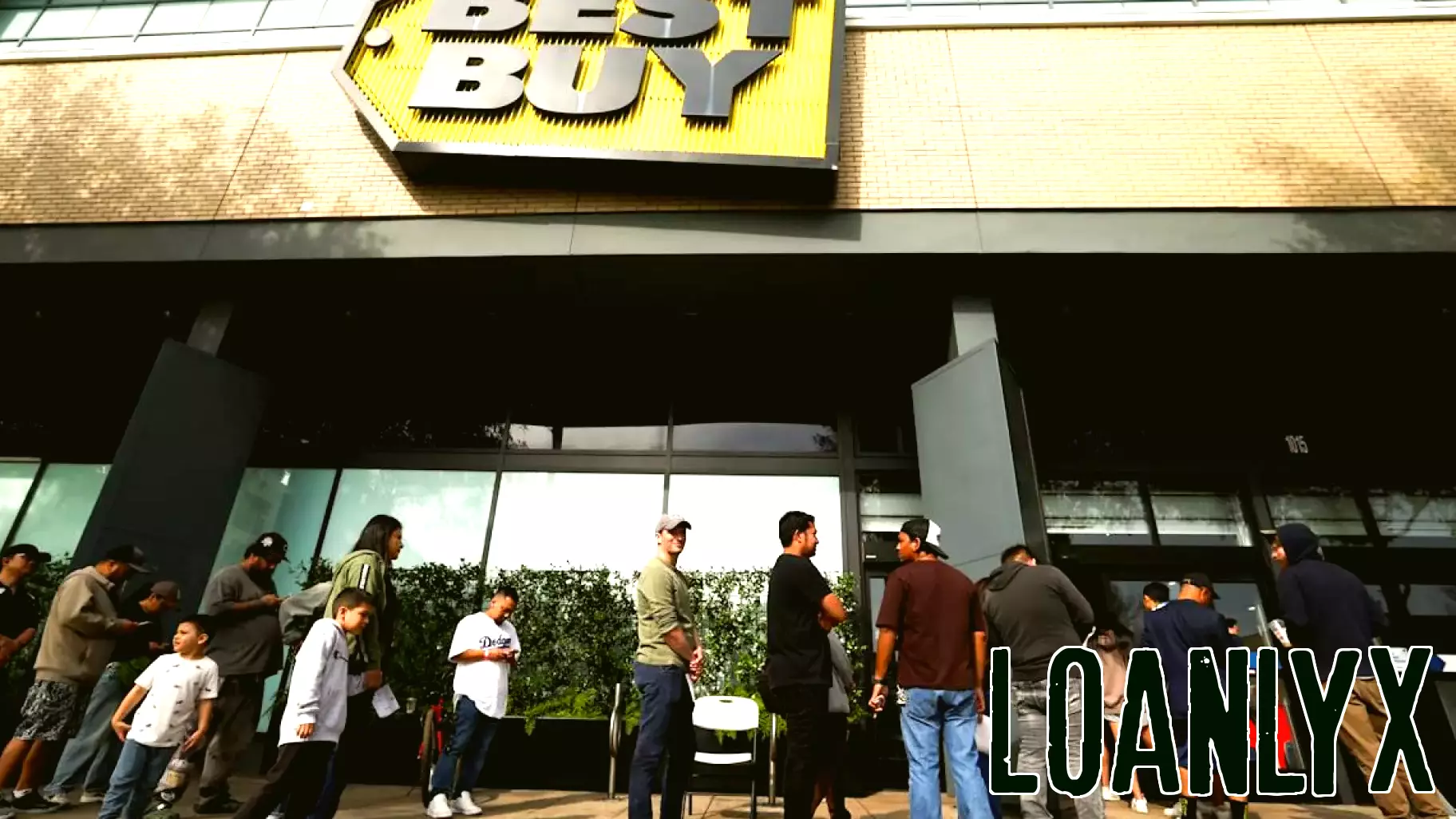 Best Buy stock gains as new gadgets and higher tax refunds boost sales