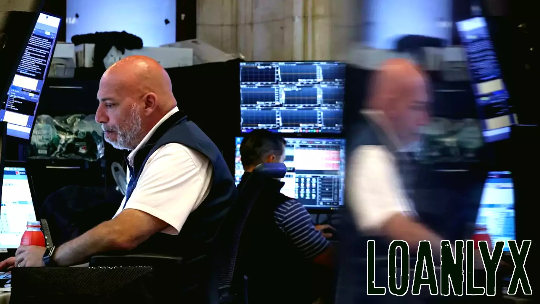 Wall Street's Focus: Market Gains Amid Mixed Earnings Reports